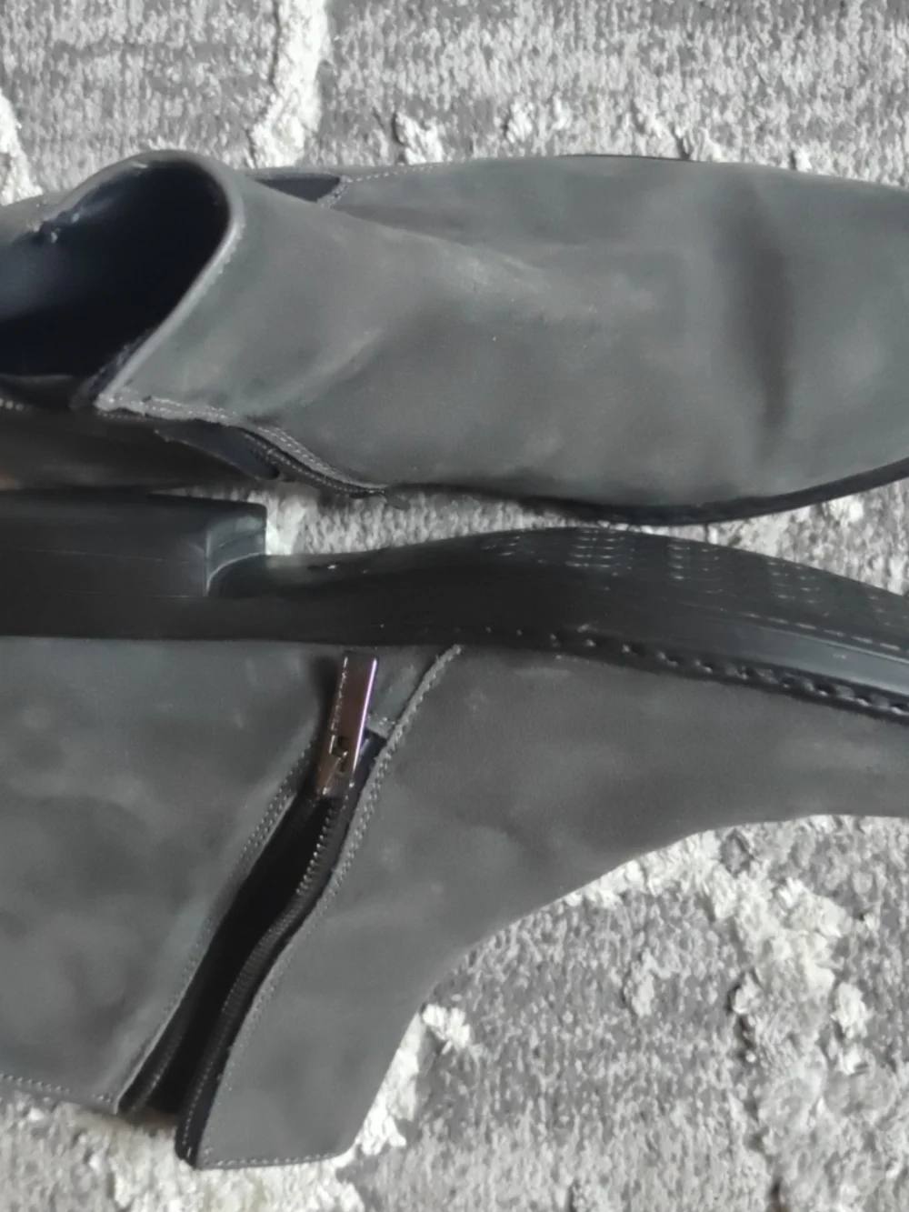 Karl Lagerfeld Men's Gray Suede Chukka Boots